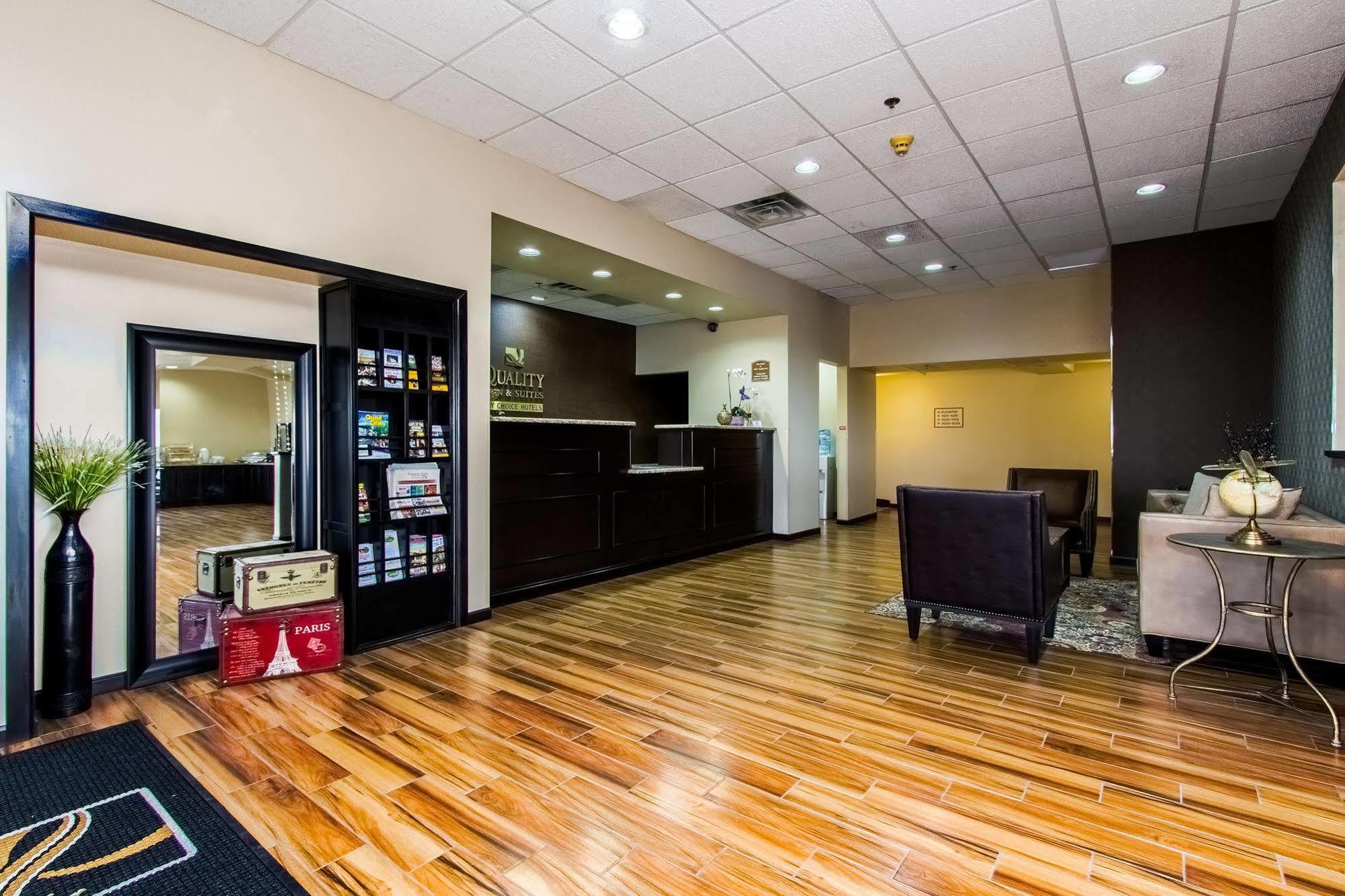 Quality Inn & Suites Moline - Quad Cities Екстер'єр фото